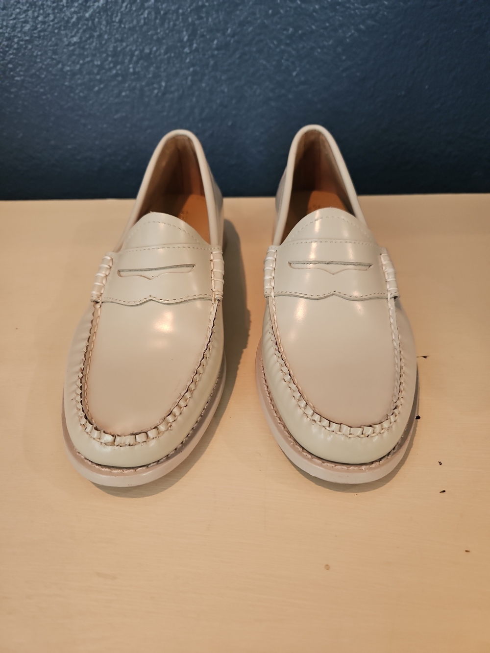 NEW No Box G.H. Bass & Co. Women's Grey Beige Leather Penny Loafers - Picture 2 of 9